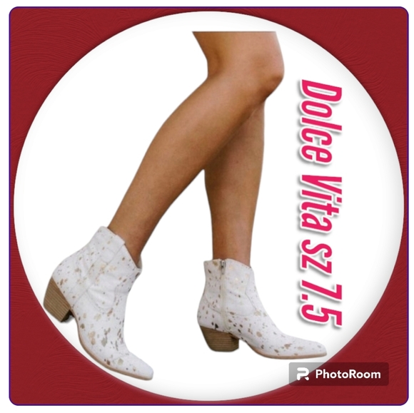 Dolce Vita Woman's Booties Volli Pointed Toe Bootie White Boot - Picture 1 of 11